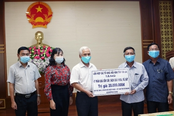 lien hiep cac to chuc huu nghi tinh gia lai tang 47 phan qua cho hoc sinh nguoi viet tai tinh ratanakiri