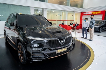 vinfast president nhan mua loi khen tu khach hang