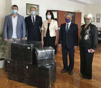 dsq viet nam tai ukraina va hoi huu nghi ukraina viet nam tang qua ngoi truong mang ten chu tich ho chi minh