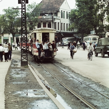 ngam ha noi 1967 1975 gian di doi thuong qua ong kinh cua nhiep anh gia nguoi duc thomas billhardt