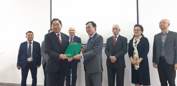 hoi huu nghi viet nam italia gioi thieu sach va trao tang 2 an pham cho bao tang ho chi minh