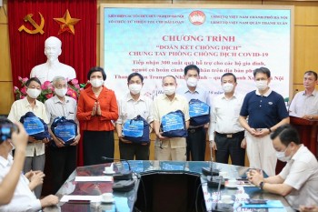 haufo va to chuc tzu chi tang qua cho nguoi dan thanh xuan gap kho khan vi covid 19