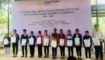 peace trees viet nam trao hoc bong cho 220 hoc sinh tai quang tri