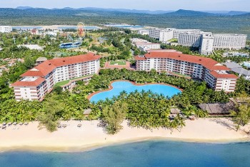 doan du khach quoc te ho chieu vaccine dau tien cua viet nam da den phu quoc united center