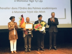 Pháp trao tặng Huân chương Hiệp sĩ cho hai học giả Việt Nam