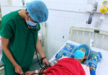 can tho lien tuc cap cuu thanh cong nhieu truong hop san phu nguy kich