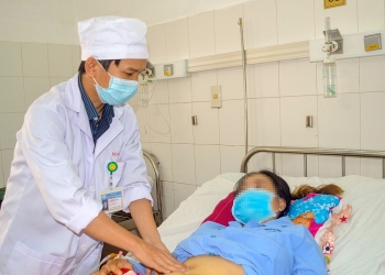 can tho cuu song nu benh nhan bi vo gan nguy kich do tai nan giao thong