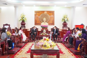 lanh dao tp can tho tiep dai su philippines