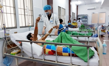 can tho cung luc can thiep cuu song 2 benh nhan bi dot quy nang