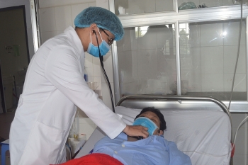 can tho cuu song benh nhan nhoi mau co tim cap co bien chung ngung tim tu tuyen truoc