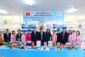 tong lanh su nhat ban tai tp ho chi minh tham va tang sach cho truong dai hoc an giang