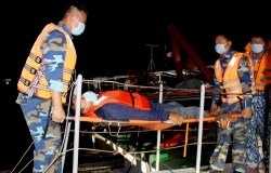Bộ Tư lệnh Vùng Cảnh sát biển 4: ứng cứu kịp thời ngư dân đột quỵ trên biển trong đêm