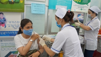 can tho trien khai tiem vac xin phong covid 19 dong loat o cac diem tiem tren dia ban