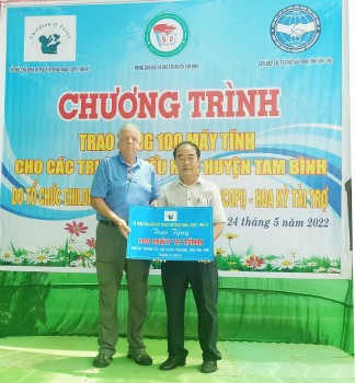 to chuc copi trao tang 100 may vi tinh cho cac truong tieu hoc huyen tam binh tinh vinh long