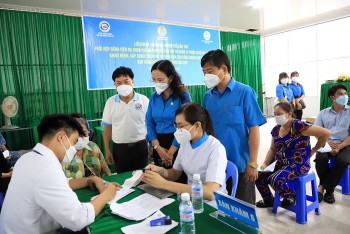 can tho kham benh cap thuoc mien phi cho 1300 cong nhan