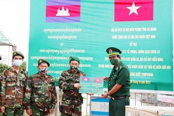 An Giang: Hỗ trợ lực lượng bảo vệ biên giới nước bạn Campuchia phòng, chống dịch Covid-19