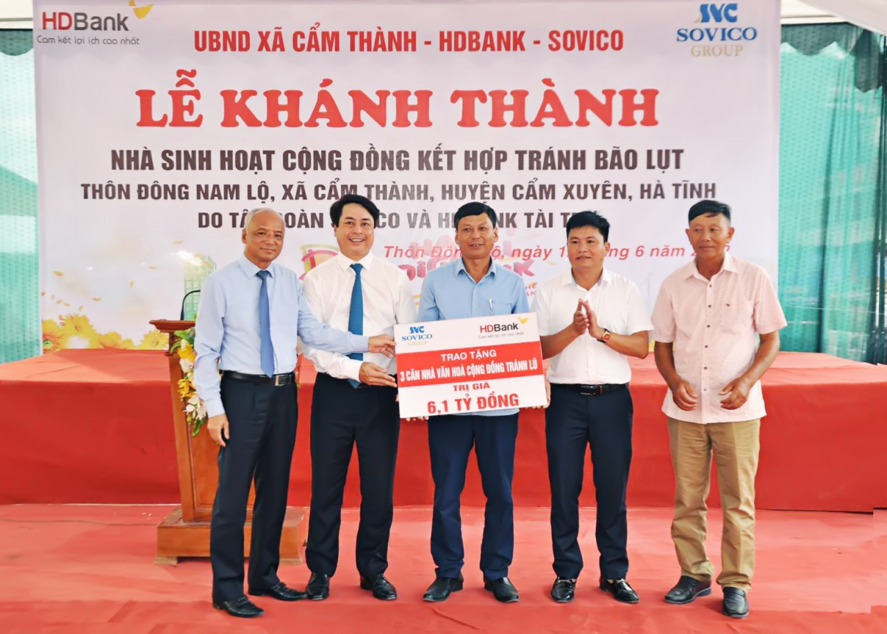 hdbank sovico trao tang 3 nha cong dong tranh lu tri gia 61 ty dong cho tinh ha tinh