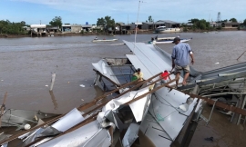 Cà Mau: Sạt lở lúc nửa đêm, hơn 10 căn nhà bị nhấn chìm xuống sông