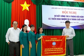 Liên hiệp các tổ chức hữu nghị thành phố Cần Thơ được VUFO tặng cờ thi đua