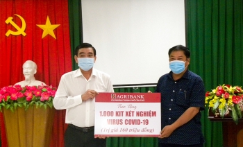 Agribank Cần Thơ ủng hộ 1000 bộ kit xét nghiệm Covid-19