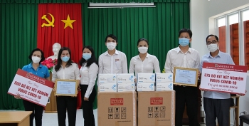 Agribank khu vực Tây Nam Bộ và chi nhánh Cần Thơ II ủng hộ 1.175 bộ kit xét nghiệm virus Covid-19