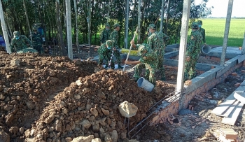 an giang xay dung nha tinh thuong cho gia dinh con nuoi bo doi bien phong