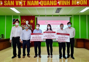 chi nhanh agribank tai can tho soc trang tiep tuc ung ho quy phong chong dich covid 19