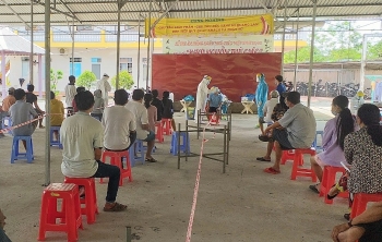 can tho yeu cau khan truong lay mau xet nghiem va cham dut phong toa