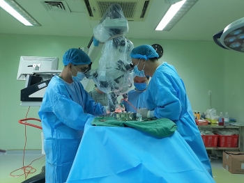 Cần Thơ: Vi phẫu thành công cho nữ bệnh nhân mang khối u màng não ‘khổng lồ’