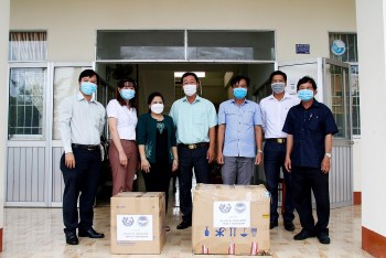 lien hiep can tho trao tang vat tu y te cho luc luong phong chong dich covid 19
