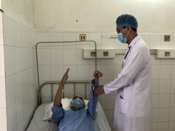 can tho phau thuat xuyen dem cuu song benh nhan u mang nao