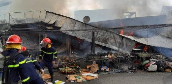 Cà Mau: Bất ngờ xảy ra cháy chợ tại trung tâm thành phố