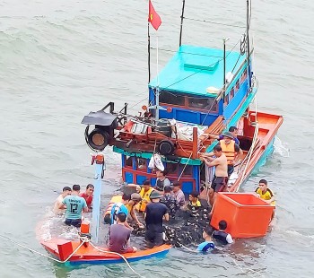 Bộ đội Biên phòng tỉnh Kiên Giang kịp thời ứng cứu tàu cá chìm ngoài biển