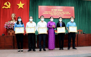 agribank chi nhanh ben tre ung ho 150 trieu dong chuong trinh song va may tinh cho em