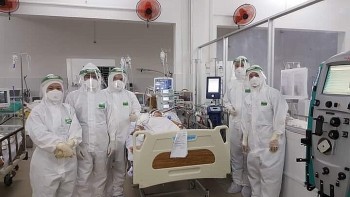 Cần Thơ hội chẩn với Bệnh viện Chợ Rẫy cứu sống bệnh nhân COVID-19 ‘thập tử nhất sinh’