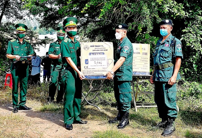 An Giang: Hỗ trợ vật chất phòng, chống dịch Covid-19 cho nước bạn Campuchia