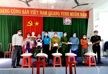 bo doi bien phong an giang to chuc nhieu hoat dong dong hanh cung phu nu bien cuong