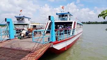 Hơn 10 bến khách liên tỉnh vượt sông Hậu được phép hoạt động trở lại