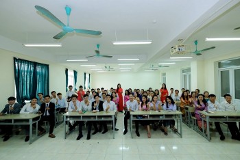 Trường ĐH Kinh doanh và Công nghệ Hà Nội: Giúp sinh viên Lào nuôi dưỡng những ước mơ
