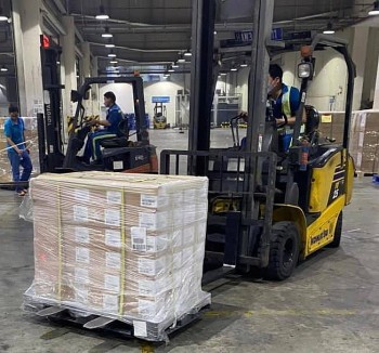 lo vaccine ngua covid 19 cho tre em dau tien ve den viet nam