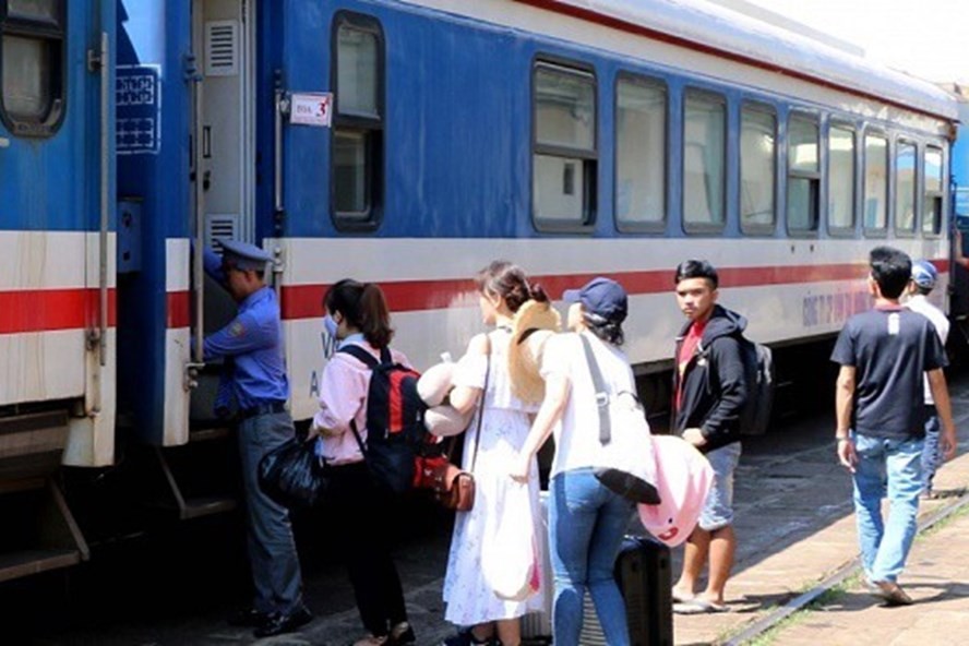 Đường sắt giảm 10% giá vé cho học sinh đi thi và nhập học