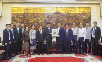 Đoàn công tác Bộ Giáo dục và Thể thao Lào thăm và trao đổi kinh nghiệm tại Bắc Ninh