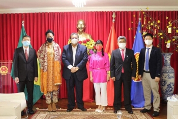viet nam mong muon tang cuong hop tac voi surinam va bolivia tren moi linh vuc