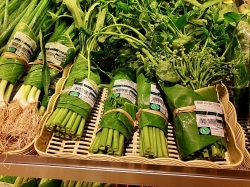 Sáng kiến: Siêu thị Thái Lan dùng lá chuối bọc sản phẩm