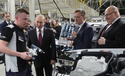 Mercedes sản xuất tại Nga trong khi Ford đóng cửa 2 nhà máy do ế ẩm