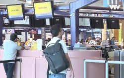 tu 224 khach quoc te roi singapore khong phai xin dau xuat canh