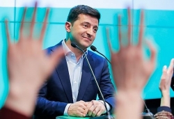 Danh hài làm Tổng thống Ukraine: Chưa nhậm chức đã bị dọa "tê liệt"
