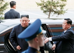Hãng Mercedes không biết ông Kim Jong Un mua 2 siêu xe ở đâu