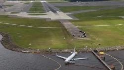 Mỹ điều tra nguyên nhân máy bay Boeing 737 lao xuống sông