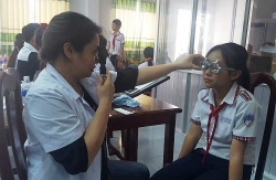 HKI tiến hành khám mắt, cấp kính cho 130 học sinh Vĩnh Thạnh (Cần Thơ)